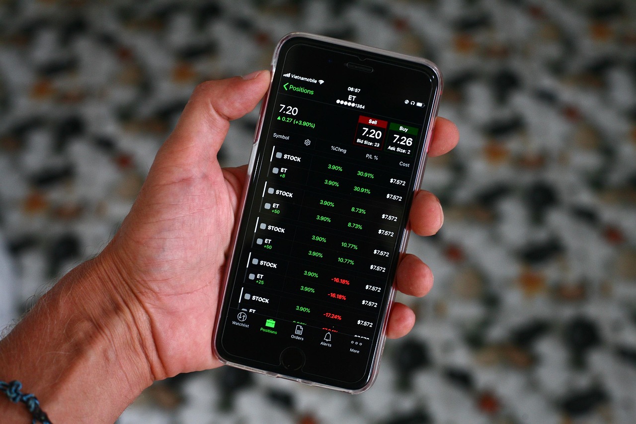 Смартфон с криптовалютным приложением